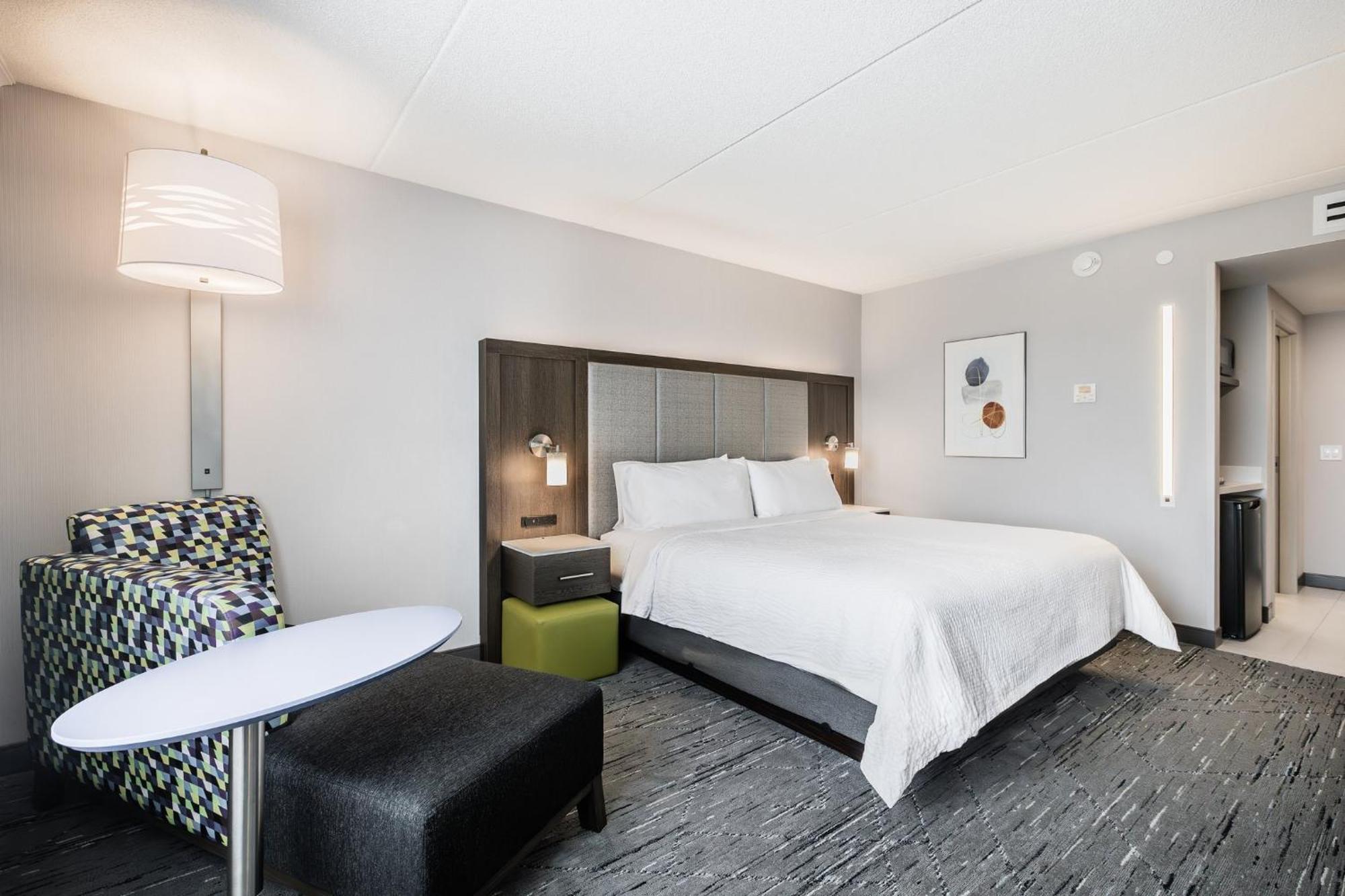 Holiday Inn Express & Suites - Toronto Airport South By Ihg Exterior foto
