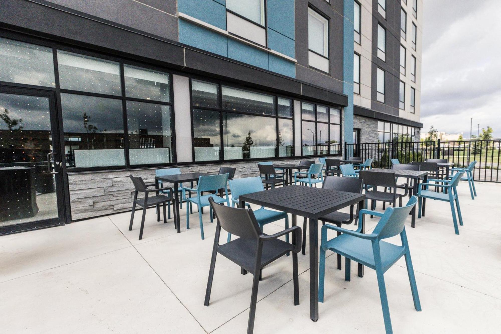 Holiday Inn Express & Suites - Toronto Airport South By Ihg Exterior foto