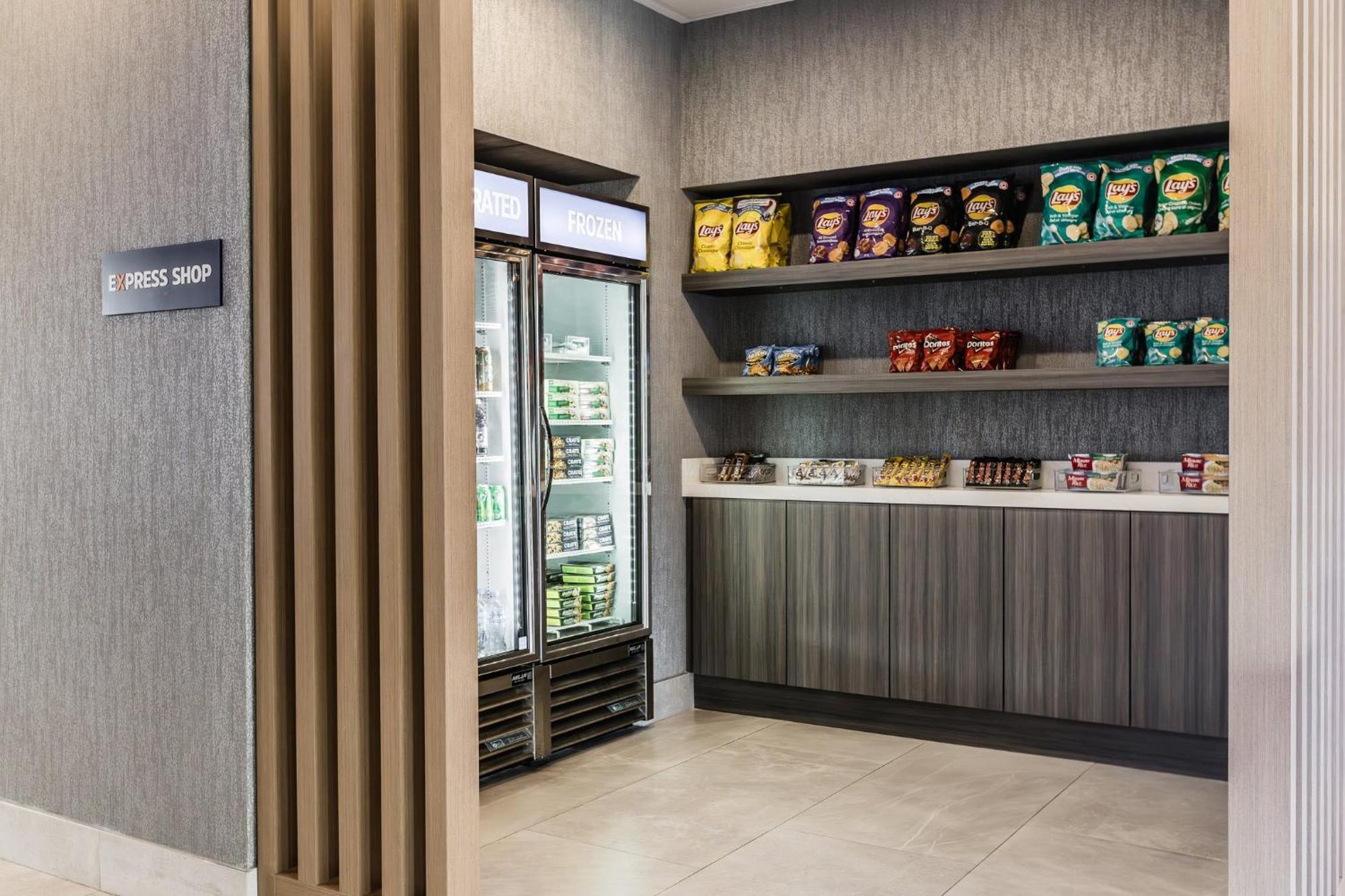 Holiday Inn Express & Suites - Toronto Airport South By Ihg Exterior foto