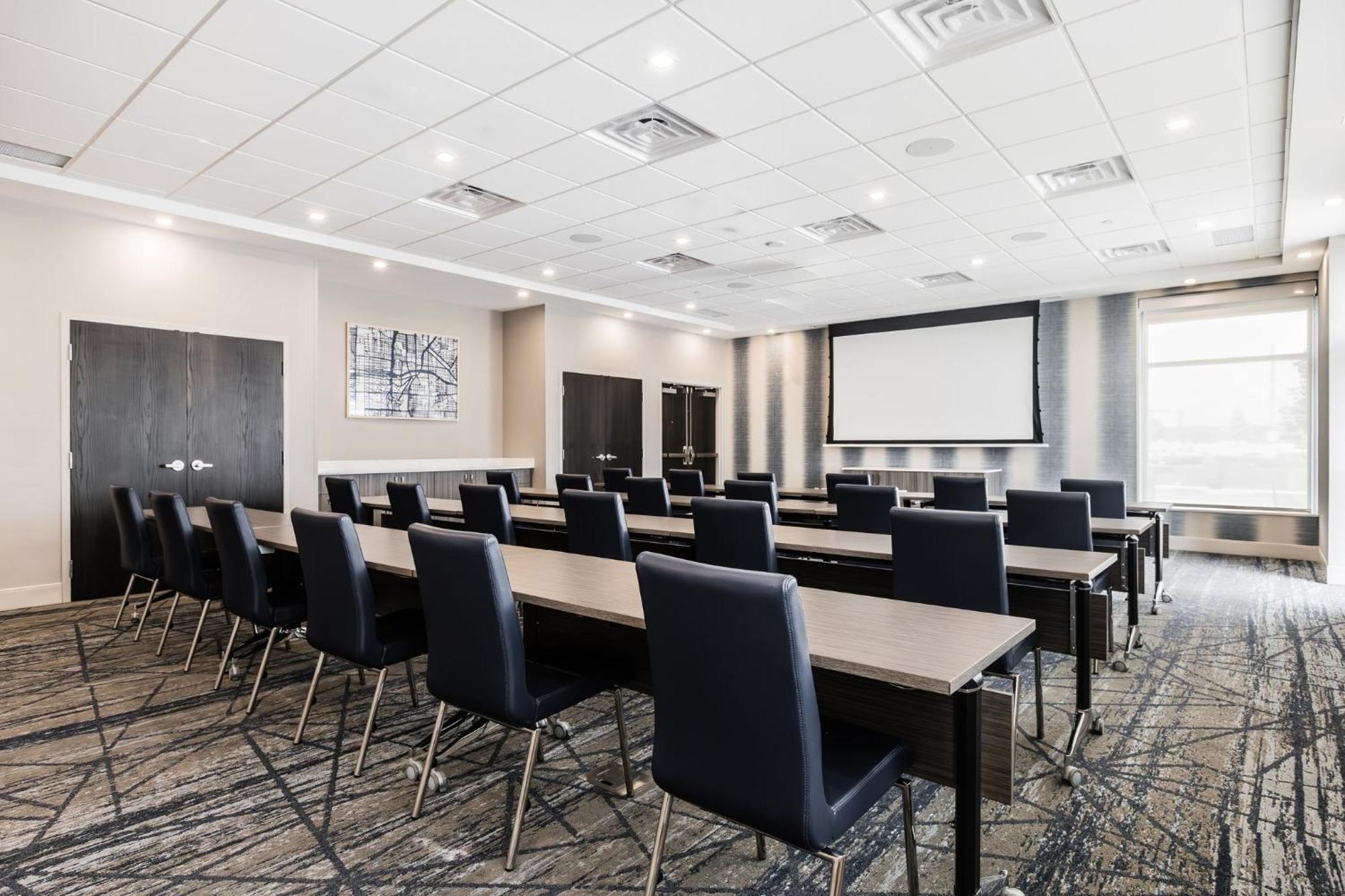 Holiday Inn Express & Suites - Toronto Airport South By Ihg Exterior foto
