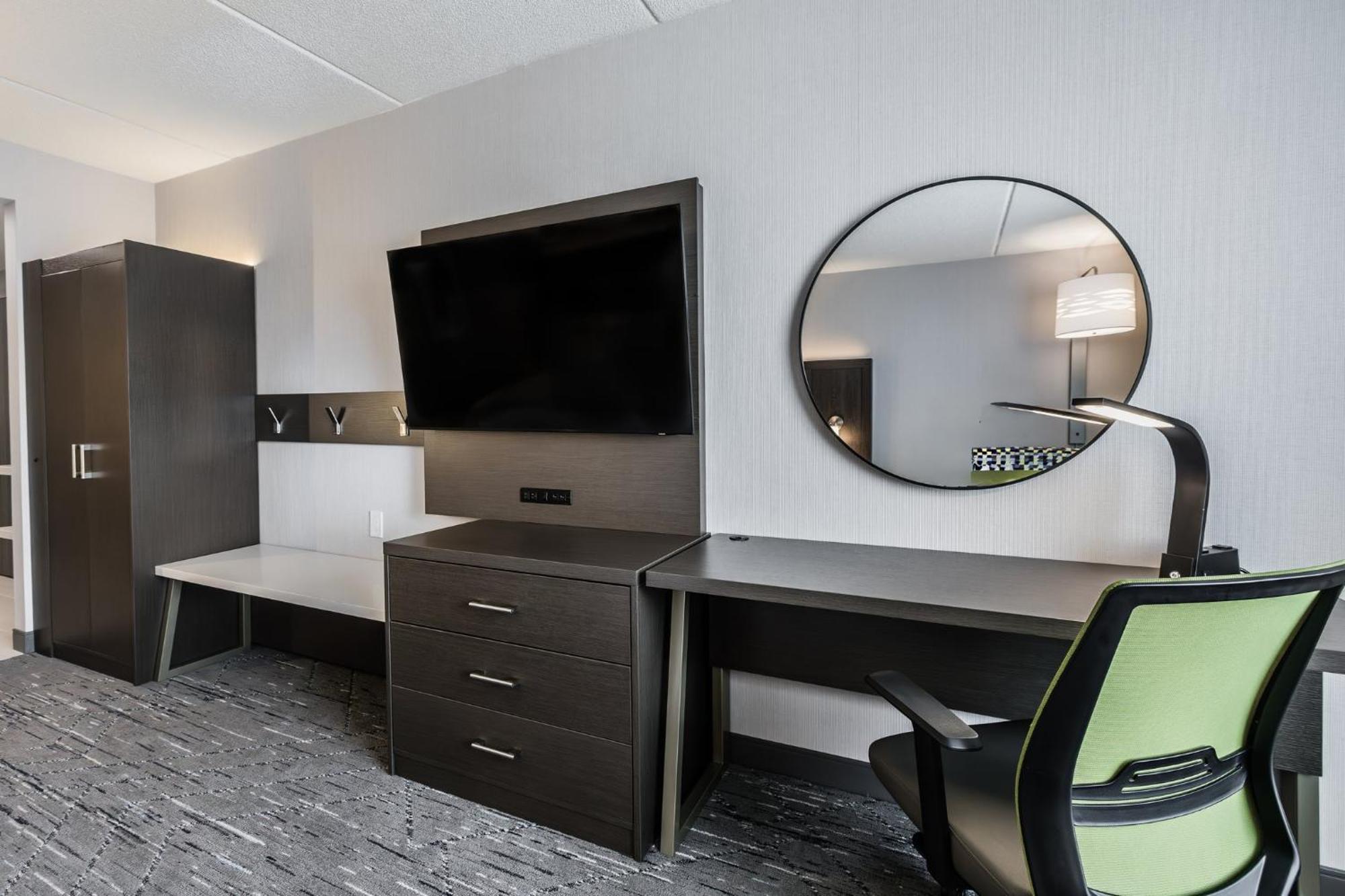 Holiday Inn Express & Suites - Toronto Airport South By Ihg Exterior foto
