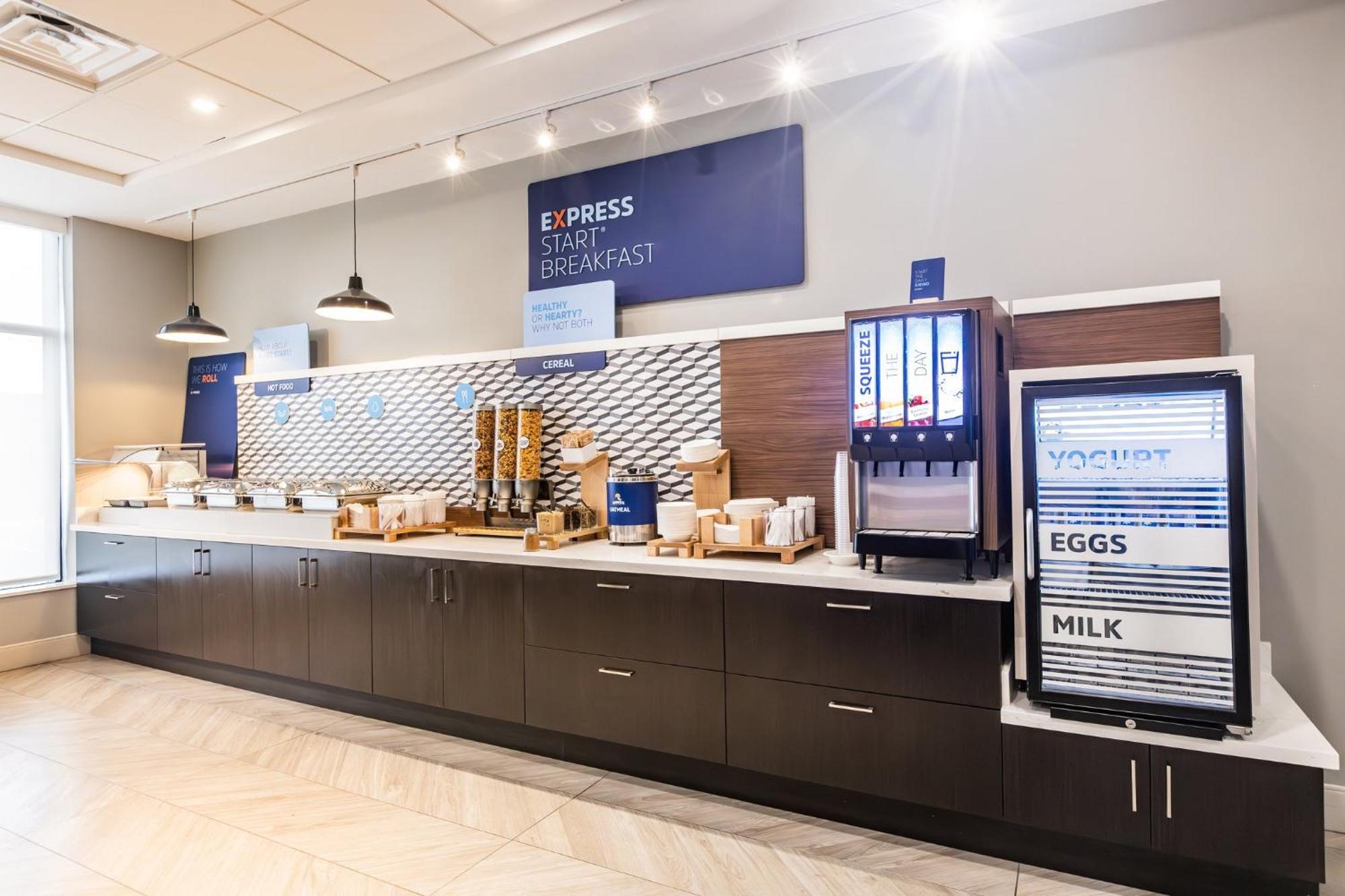 Holiday Inn Express & Suites - Toronto Airport South By Ihg Exterior foto